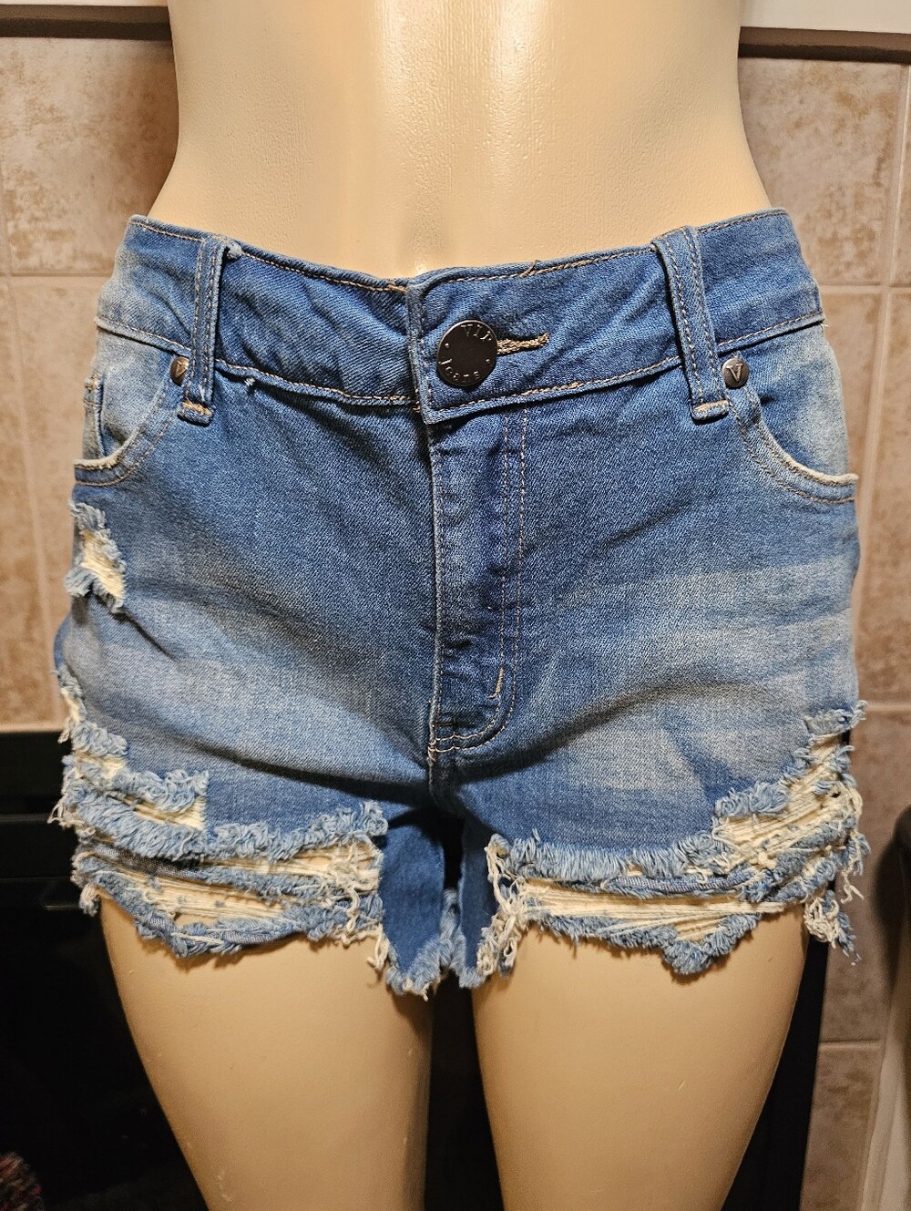 NWT. VIP Jeans distressed Stretch denim jean shorts. Size 13/14
